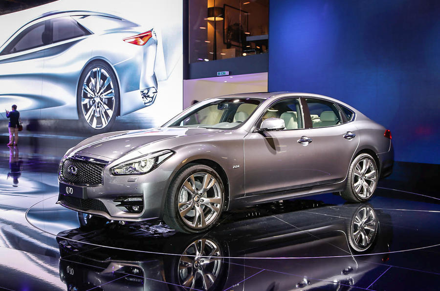 Revised Infiniti Q70 shown in Paris