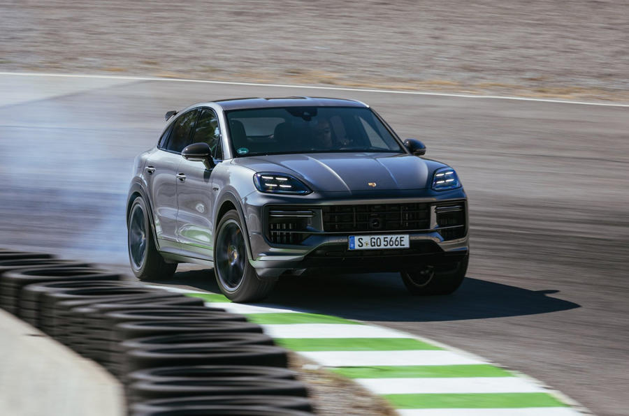 Porsche Cayenne Turbo E Hybrid frontcorner