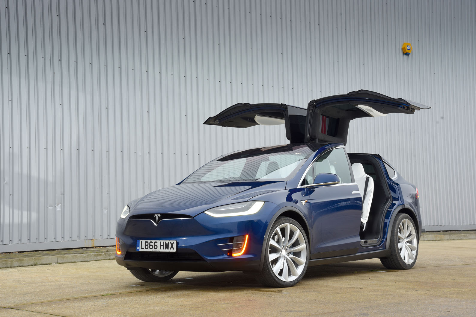 4 star Tesla Model X