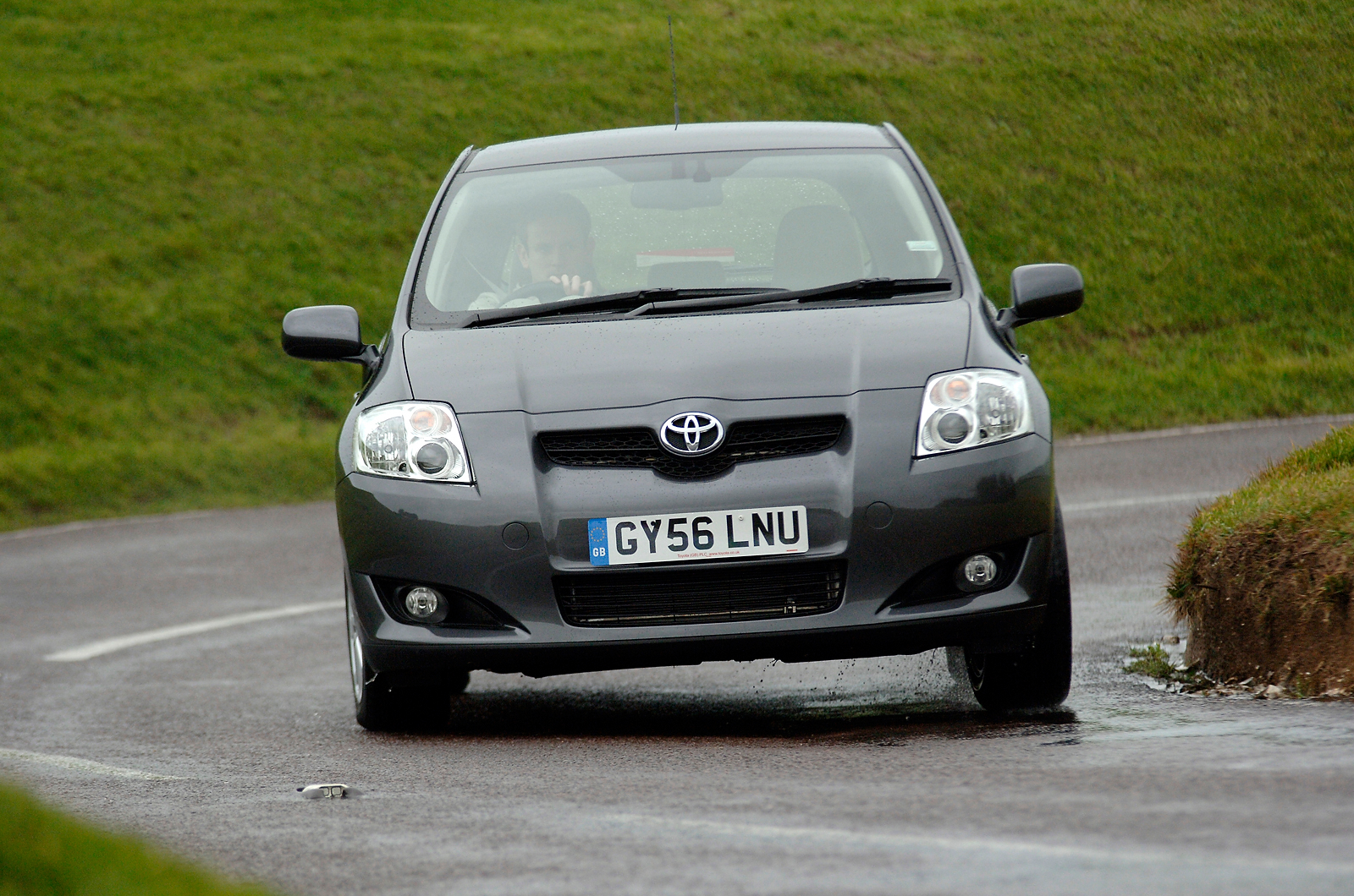 Toyota Auris cornering