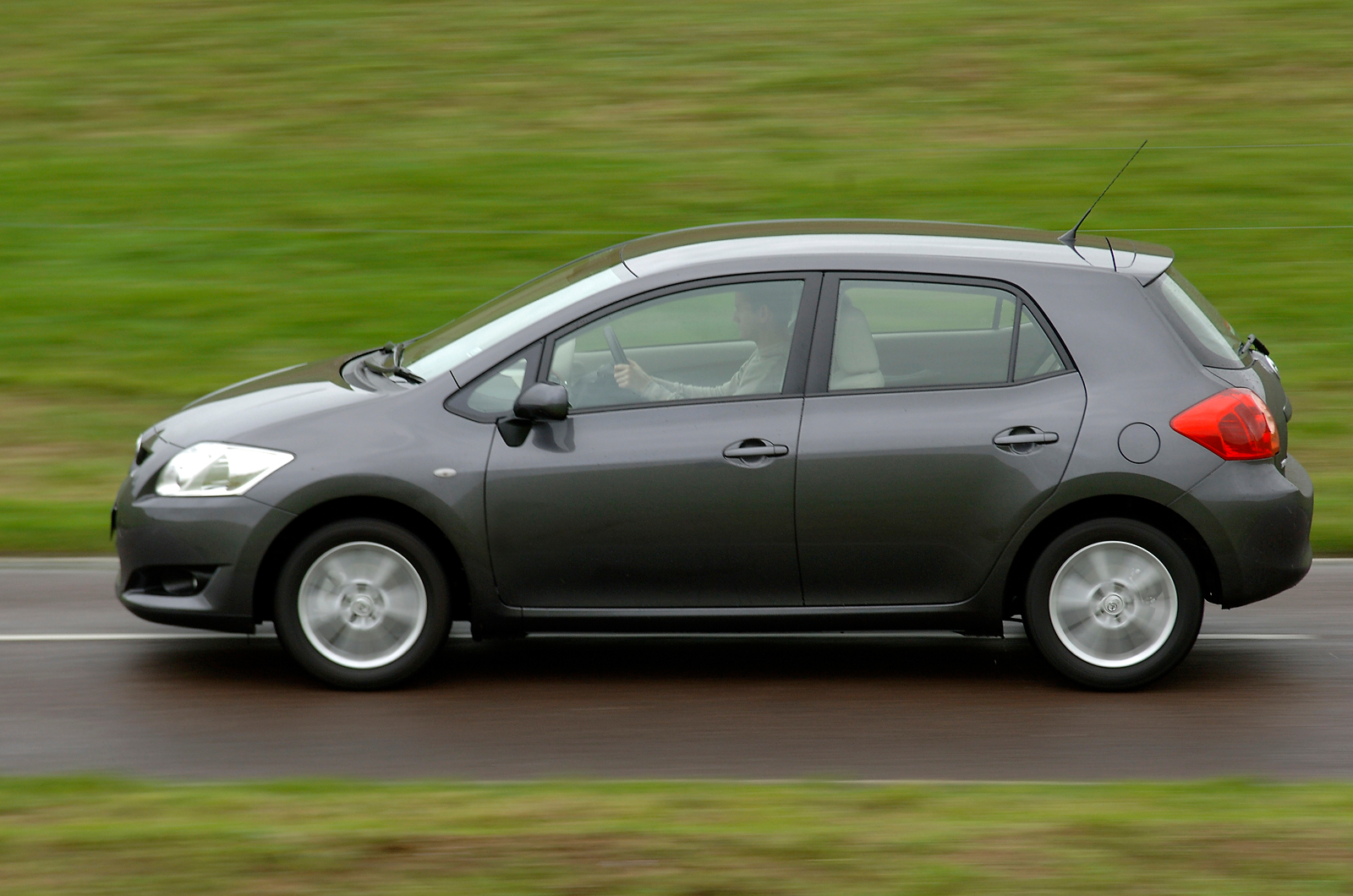 Toyota Auris side profile