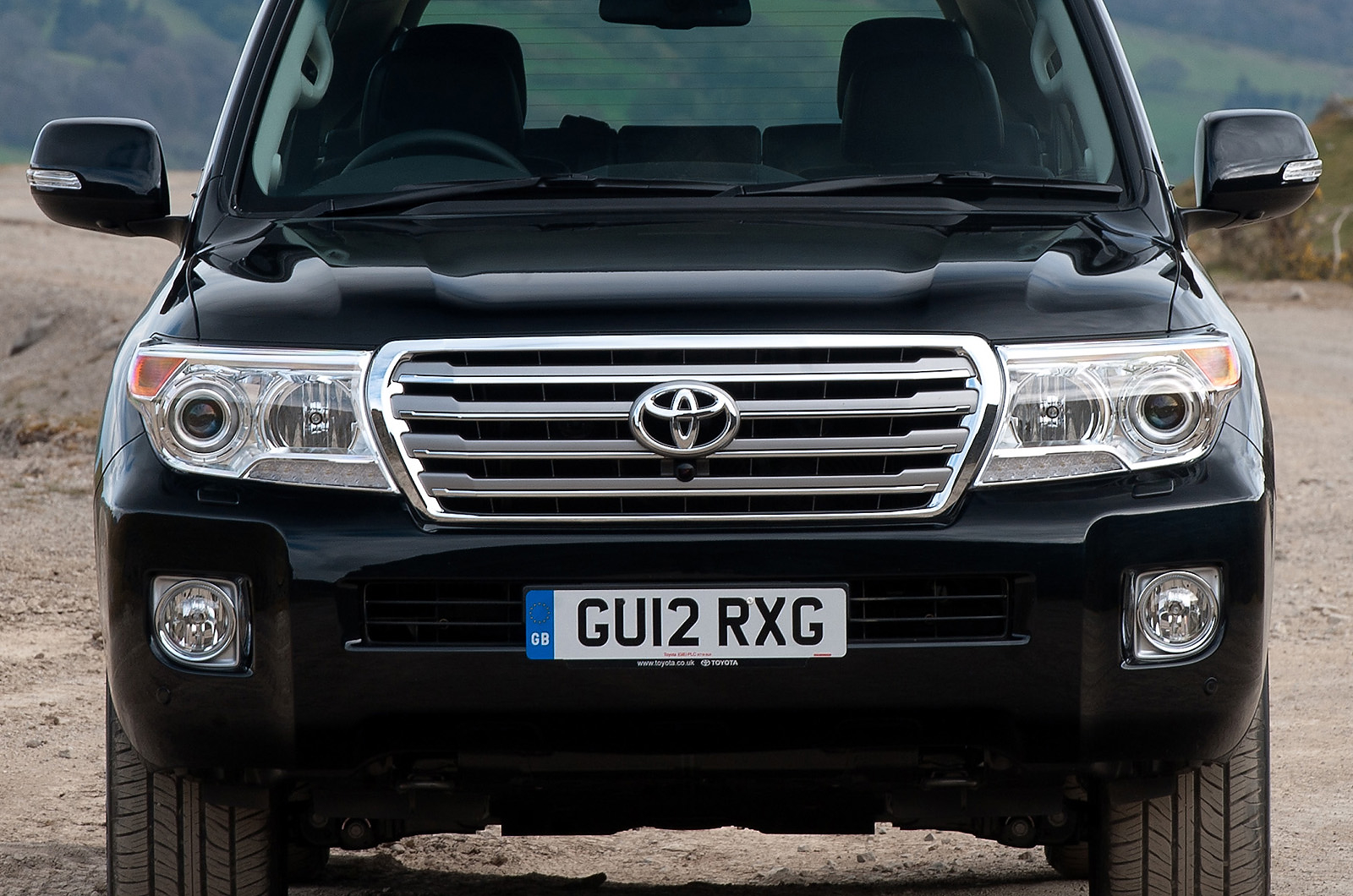 Toyota Land Cruiser V8 front end