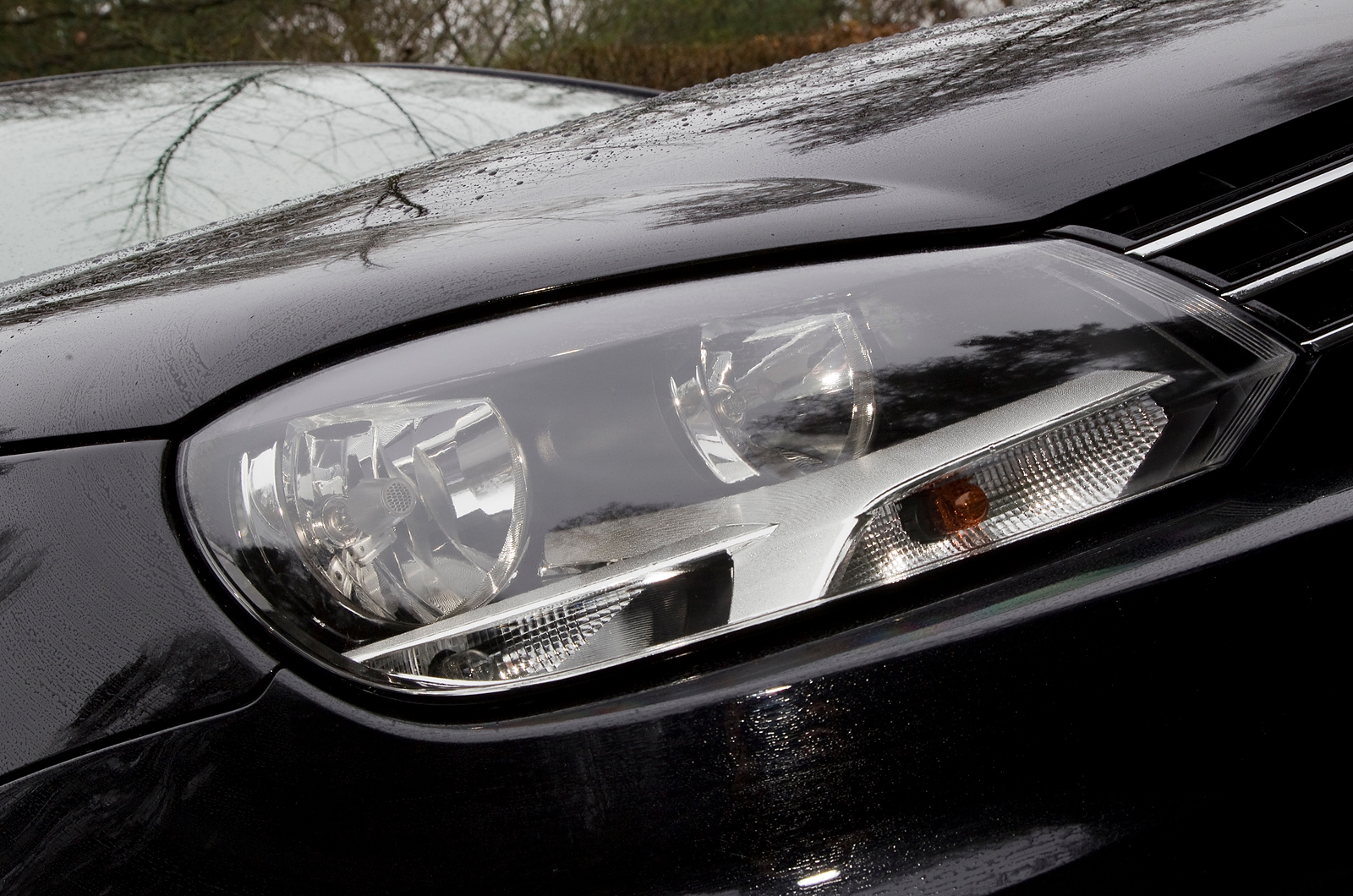 Volkswagen Eos headlight