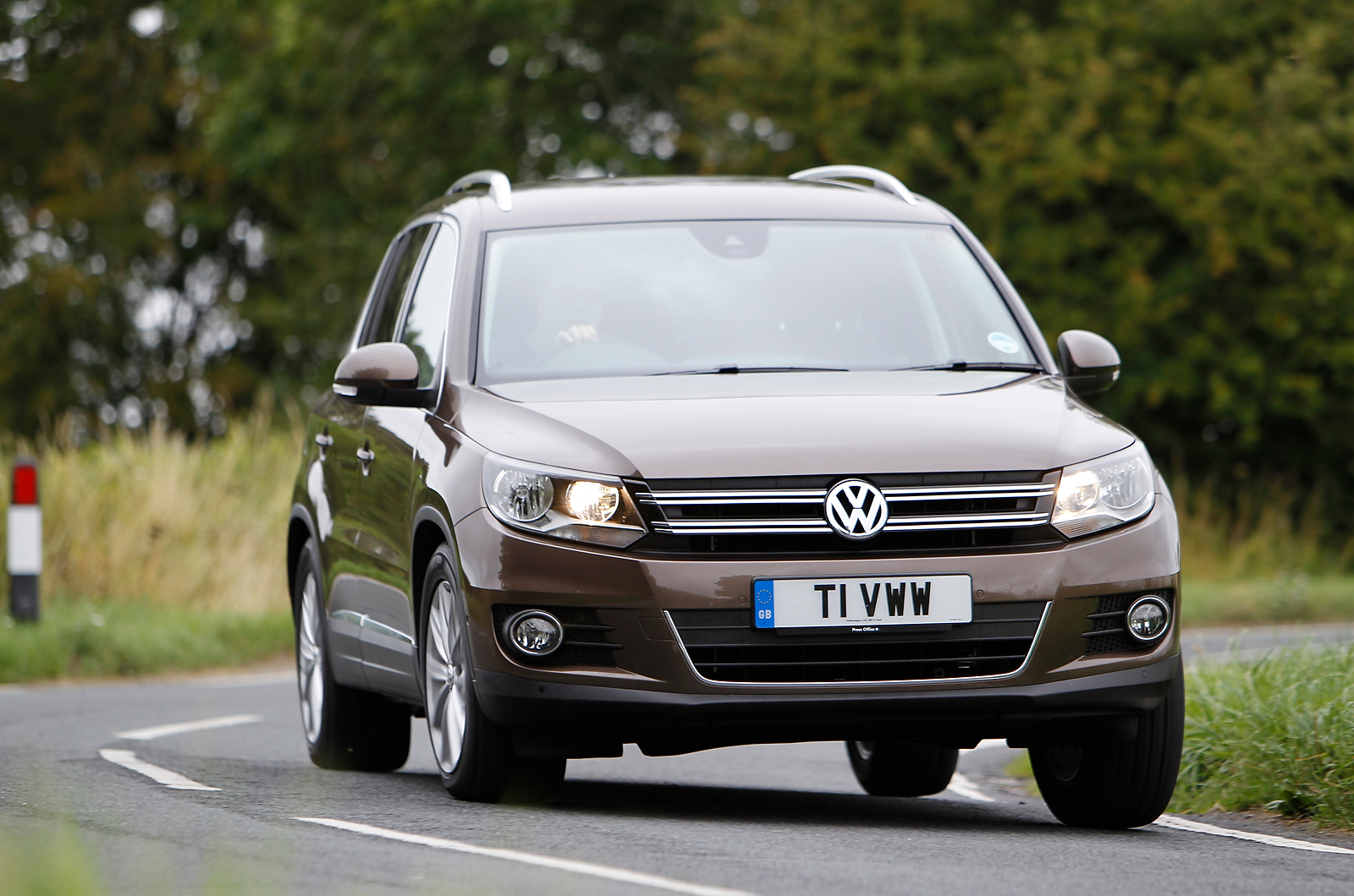 Volkswagen Tiguan cornering