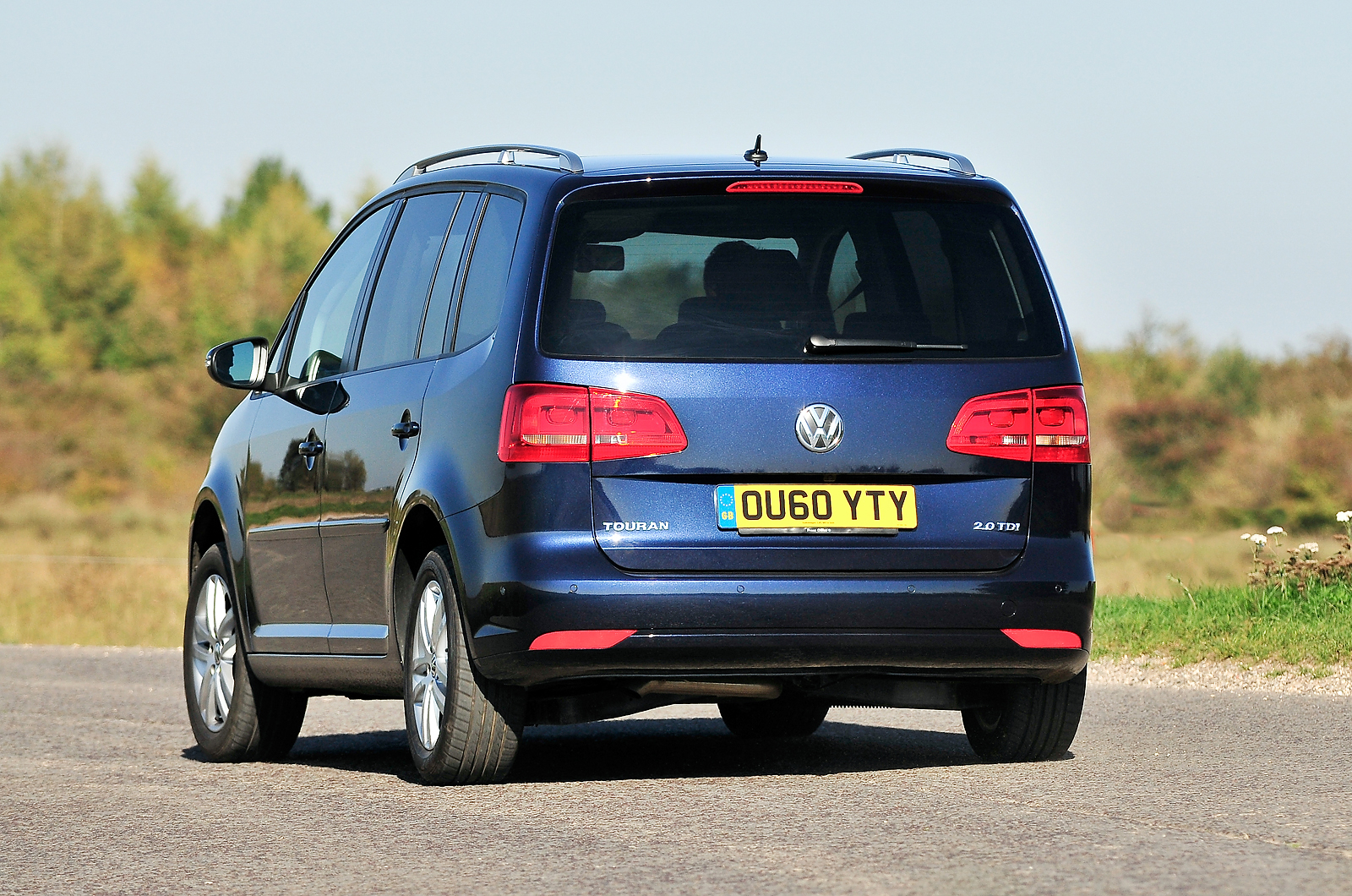 Volkswagen Touran rear cornering