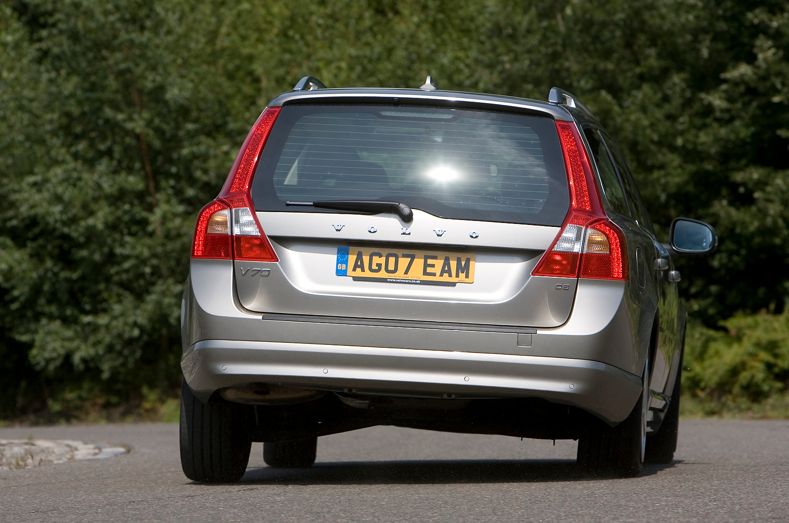 Volvo V70 rear cornering