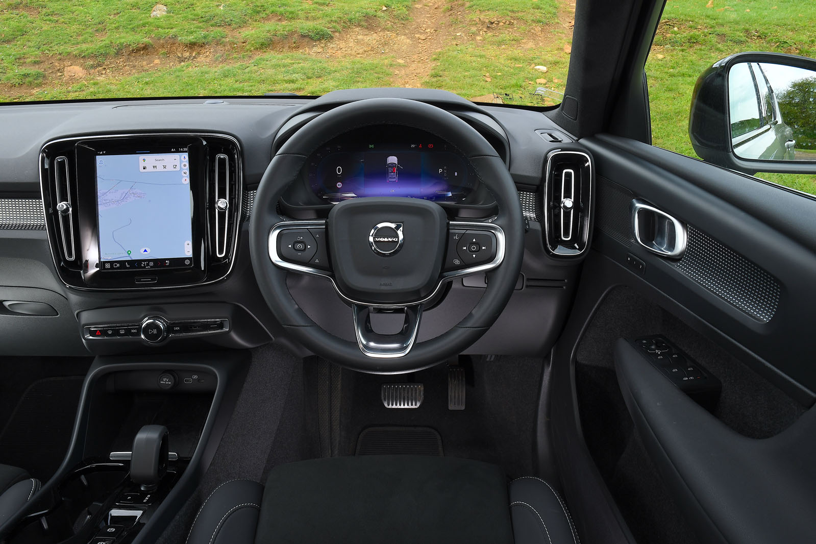 volvo xc40 review 2024 05 dash