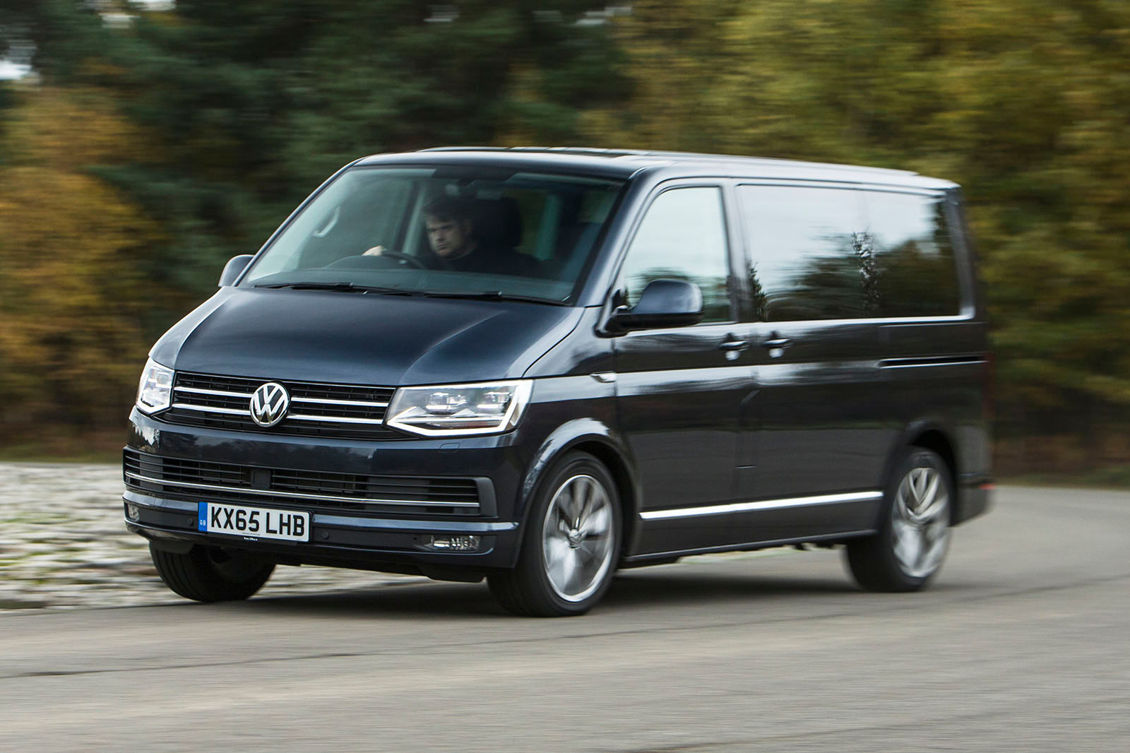 Volkswagen Caravelle T6 cornering